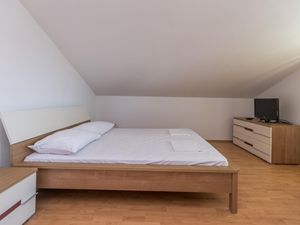 23750492-Ferienwohnung-2-Pakostane-300x225-4