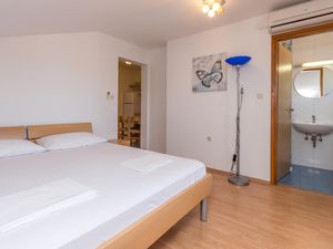 23750506-Ferienwohnung-2-Pakostane-300x225-3