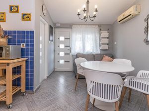 23757240-Ferienwohnung-4-Pakostane-300x225-2