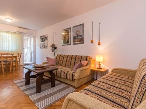 23757783-Ferienwohnung-4-Pakostane-300x225-2