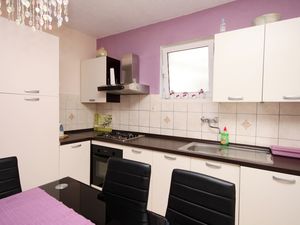 19126025-Ferienwohnung-5-Pakostane-300x225-5