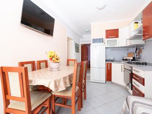 23467270-Ferienwohnung-5-Pakostane-300x225-2