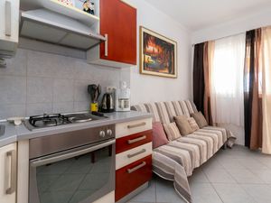 23467270-Ferienwohnung-5-Pakostane-300x225-3