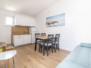 23699664-Ferienwohnung-4-Pakostane-300x225-2