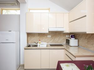 23955516-Ferienwohnung-4-Pakostane-300x225-4