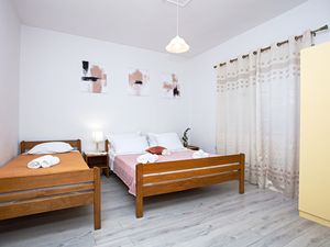 23955533-Ferienwohnung-5-Pakostane-300x225-4