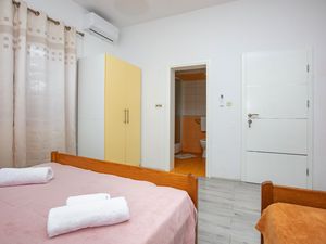 23955533-Ferienwohnung-5-Pakostane-300x225-5