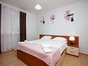 23955537-Ferienwohnung-4-Pakostane-300x225-3