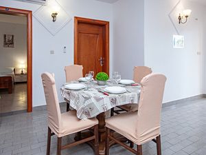 23955544-Ferienwohnung-6-Pakostane-300x225-1