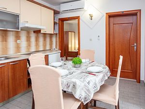 23955544-Ferienwohnung-6-Pakostane-300x225-2