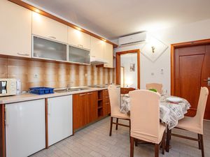 23955544-Ferienwohnung-6-Pakostane-300x225-4