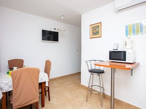 23955540-Ferienwohnung-3-Pakostane-300x225-1