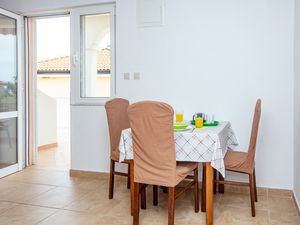 23955540-Ferienwohnung-3-Pakostane-300x225-2