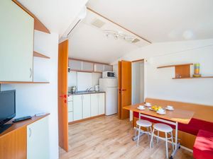 23933650-Ferienwohnung-4-Pakostane-300x225-4