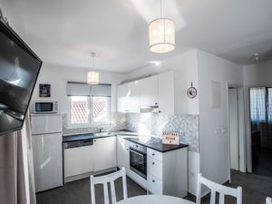 23151155-Ferienwohnung-6-Pakostane-300x225-5