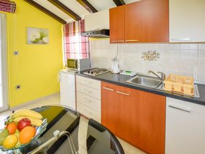 23945519-Ferienwohnung-4-Pakostane-300x225-0