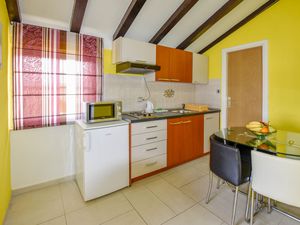 23945519-Ferienwohnung-4-Pakostane-300x225-1