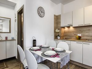 24058860-Ferienwohnung-4-Pakostane-300x225-4