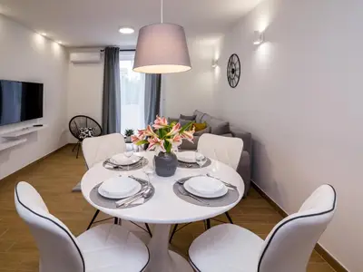 2-Zimmer-Ferienwohnung, stadtnah – mit Balkon & WLAN, ideal für 4 Personen