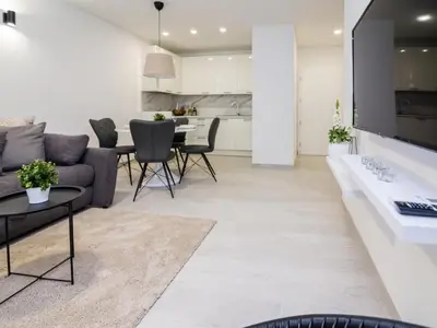 Stadtnahe Ferienwohnung mit Balkon, WLAN und Platz für 4 Personen auf 50m²