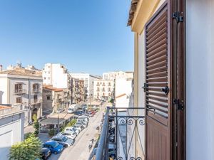 23506776-Ferienwohnung-3-Palermo-300x225-1