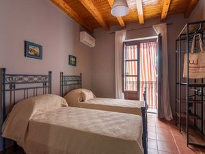 23699476-Ferienwohnung-4-Palermo-300x225-5