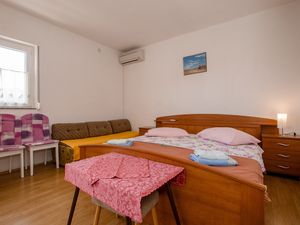 18954757-Ferienwohnung-8-Palit-300x225-1