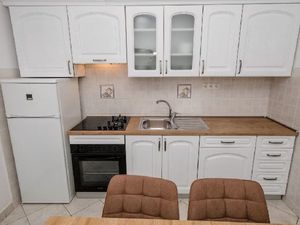 19285011-Ferienwohnung-4-Palit-300x225-2