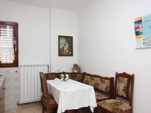 18955117-Ferienwohnung-4-Palit-300x225-1