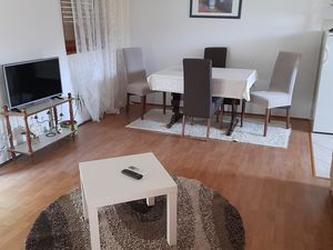 23924599-Ferienwohnung-3-Palit-300x225-1