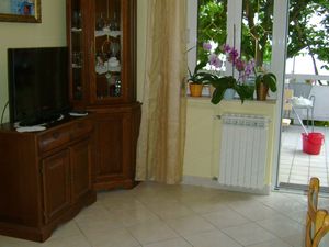 23932058-Ferienwohnung-7-Palit-300x225-2