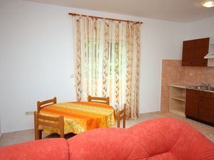 23928149-Ferienwohnung-5-Palit-300x225-2