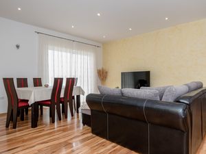 23933113-Ferienwohnung-4-Palit-300x225-3