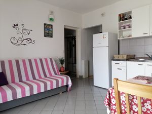 23932128-Ferienwohnung-4-Palit-300x225-2