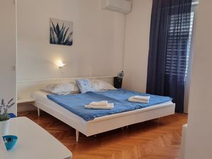 23933504-Ferienwohnung-8-Palit-300x225-5