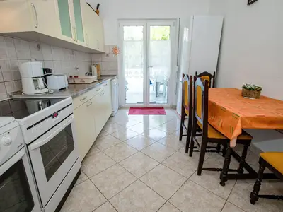 Ferienwohnung für 9 Personen (100 m²) in Rab 9/10