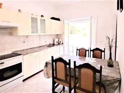 Ferienwohnung für 9 Personen (100 m²) in Rab 7/10