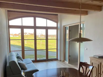 Wohnzimmer  Blick ins Grüne