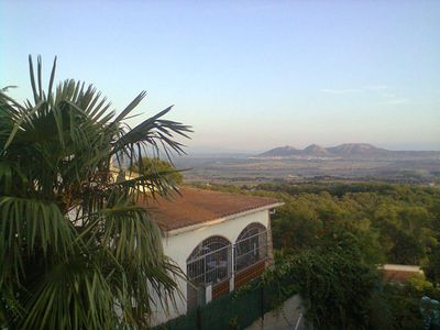 Außenansicht des Gebäudes. Das Haus mit dem Blick ins Landesinnere