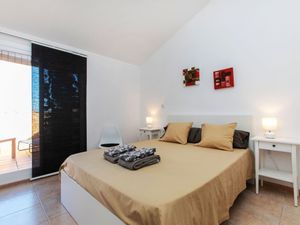 23857078-Ferienwohnung-8-Pals-300x225-1