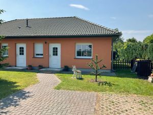 8774606-Ferienwohnung-4-Parchtitz-300x225-0