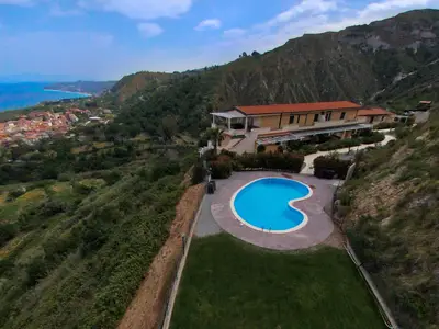 PoolOfHouse