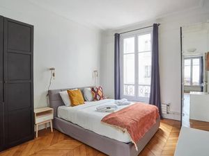 24016490-Ferienwohnung-4-Paris-300x225-5