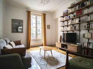 23978002-Ferienwohnung-2-Paris-300x225-1