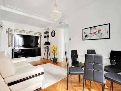 Ferienwohnung für 9 Personen (97 m²) in Paris 8/10