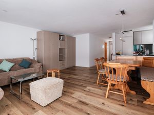 23326952-Ferienwohnung-4-Parpan-300x225-2