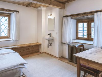 Schlafzimmer 1 mit Lavabo