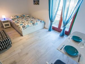 23045509-Ferienwohnung-3-Pašman-300x225-1