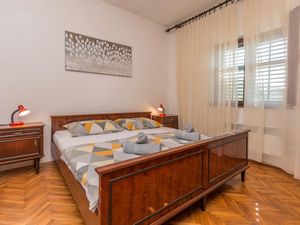 23753783-Ferienwohnung-6-Pašman-300x225-4