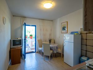 19127340-Ferienwohnung-4-Pašman-300x225-1